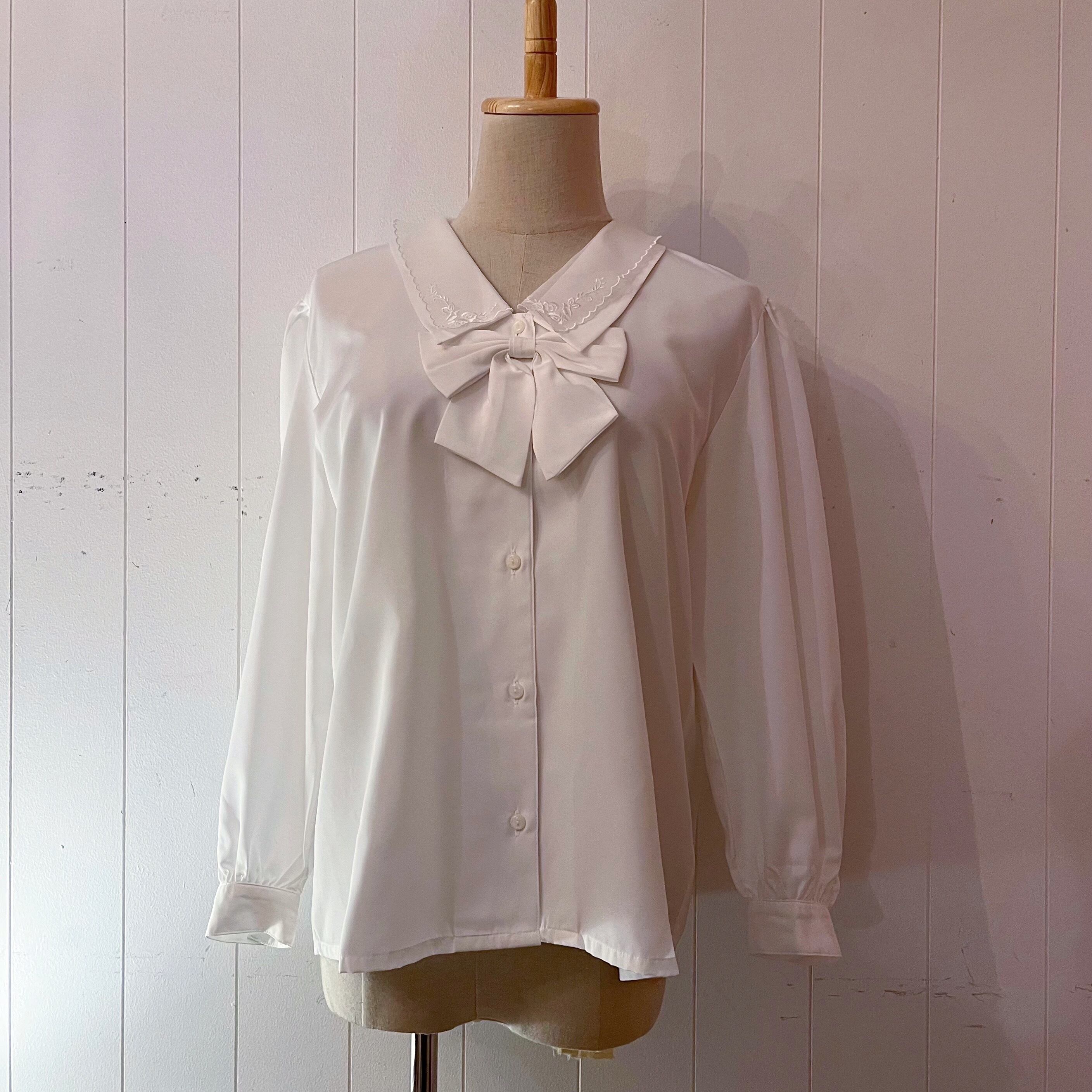 ribbon brooch white blouse