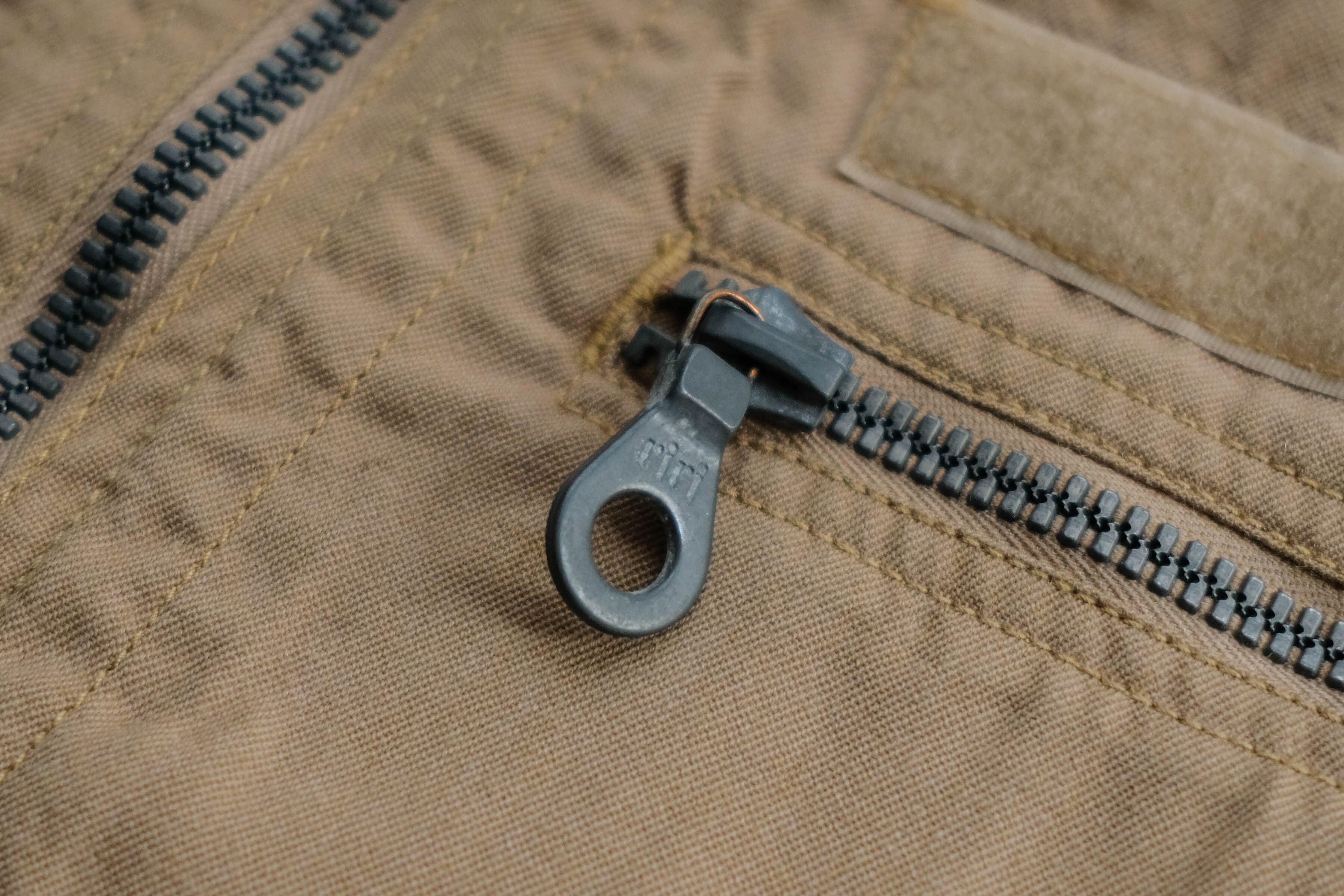 ベージュ ミリタリージャケット ジップアップ ドイツ軍 ベージュのジップアップジャケット | militaria & encore