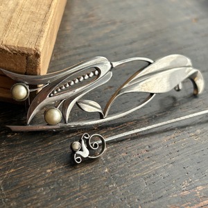 アンティーク　ヌーボーデザイン　花の帯留めとピン