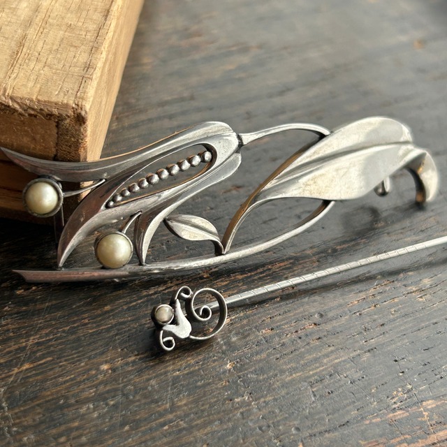 アンティーク　ヌーボーデザイン　花の帯留めとピン