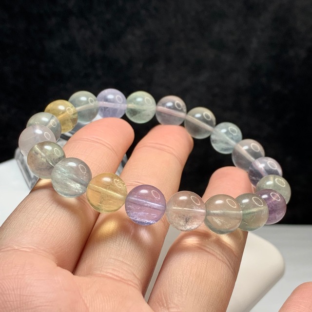 9.パステル系フローライト・ブレスレット