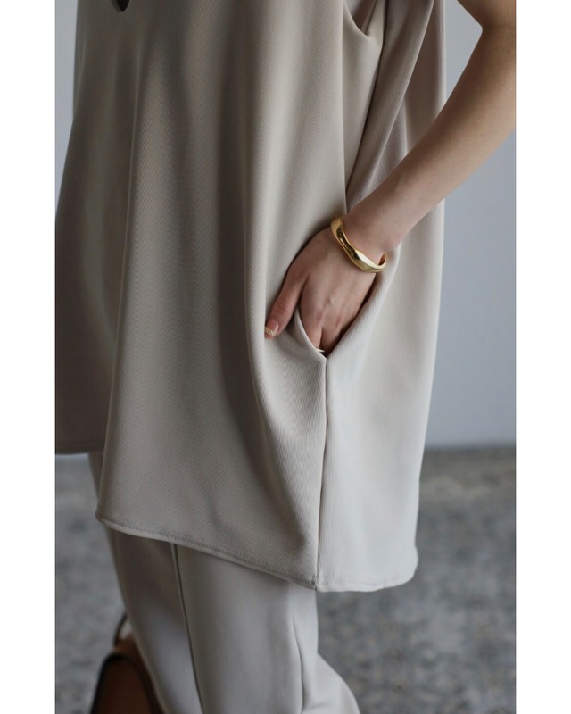 ディープVネックノースリーブカットソー