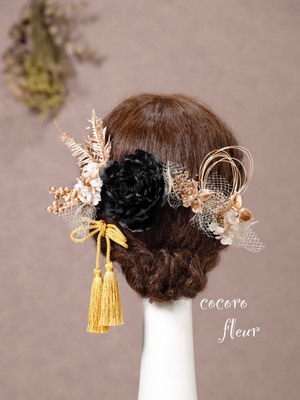 【シャクヤクブラック髪飾り】 金箔プレゼント 袴 卒業 振袖 成人式 卒業式 袴 ウェディング ヘッドドレス ヘアパーツ k-0064