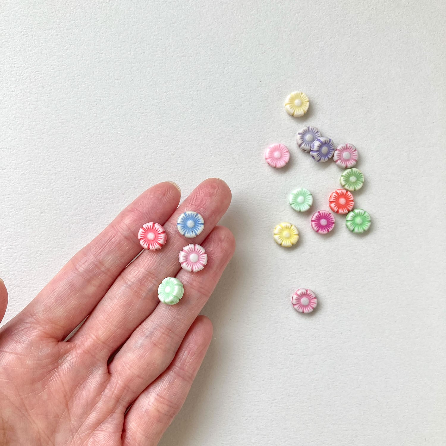 カラフル6弁花ビーズパック(16p)