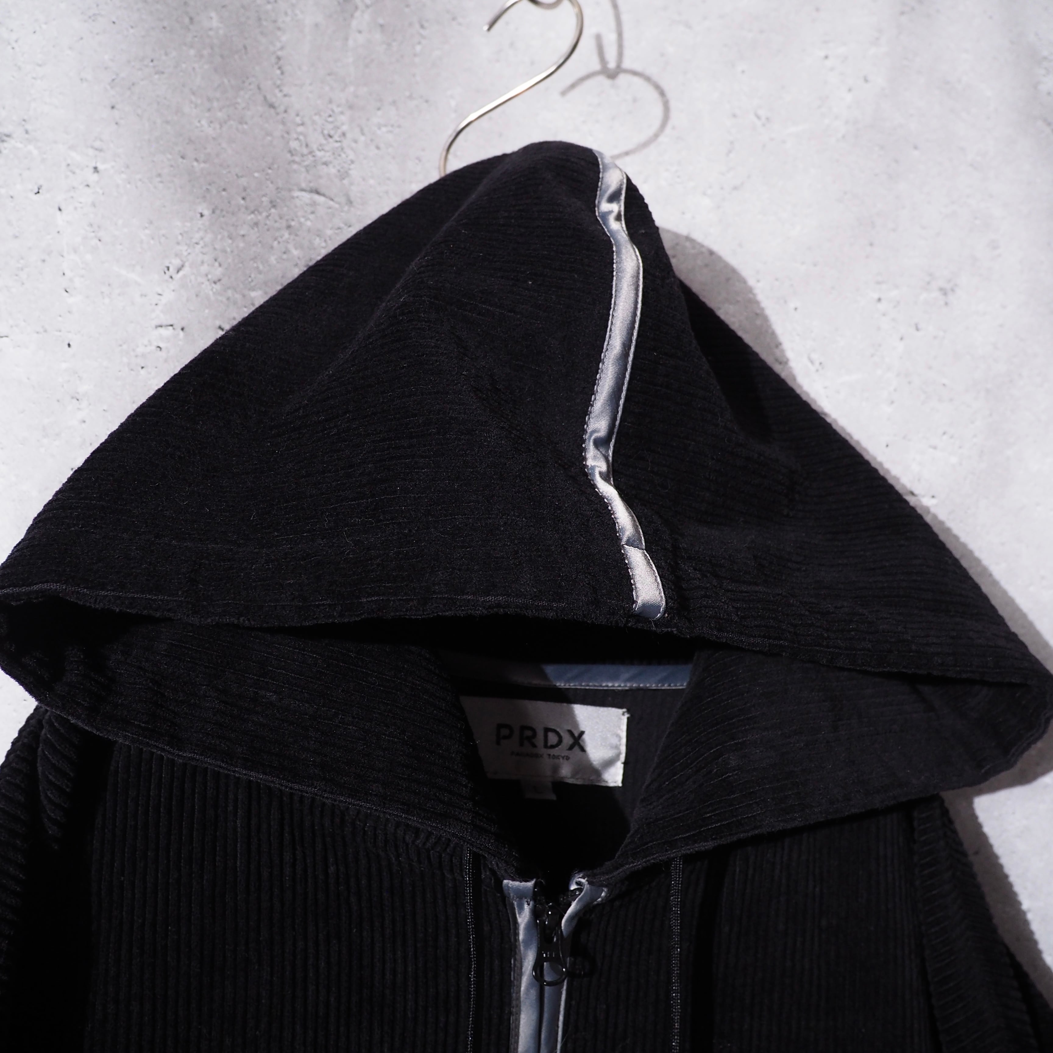 " PRDX " Black Corduroy × Piping Line Embbossed Hoodie coat