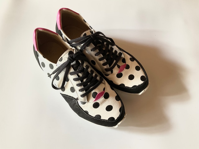 ドット好きにオススメ【新色】ハンドメイドスニーカー柔らかい履き心地。WHT/BLK