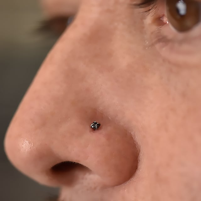 鼻ピアス 20G ブラック ジルコニア 立爪 ノーズスクリュー ステンレス