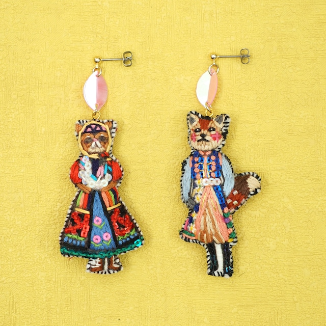 刺繍ピアス / 刺繍イヤリング Folkloreanimals  Foxes and Cats