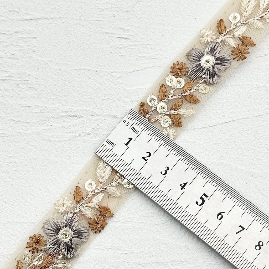 1ロール フラワーピュア [ベージュ］インド刺繍リボン 1805-1R