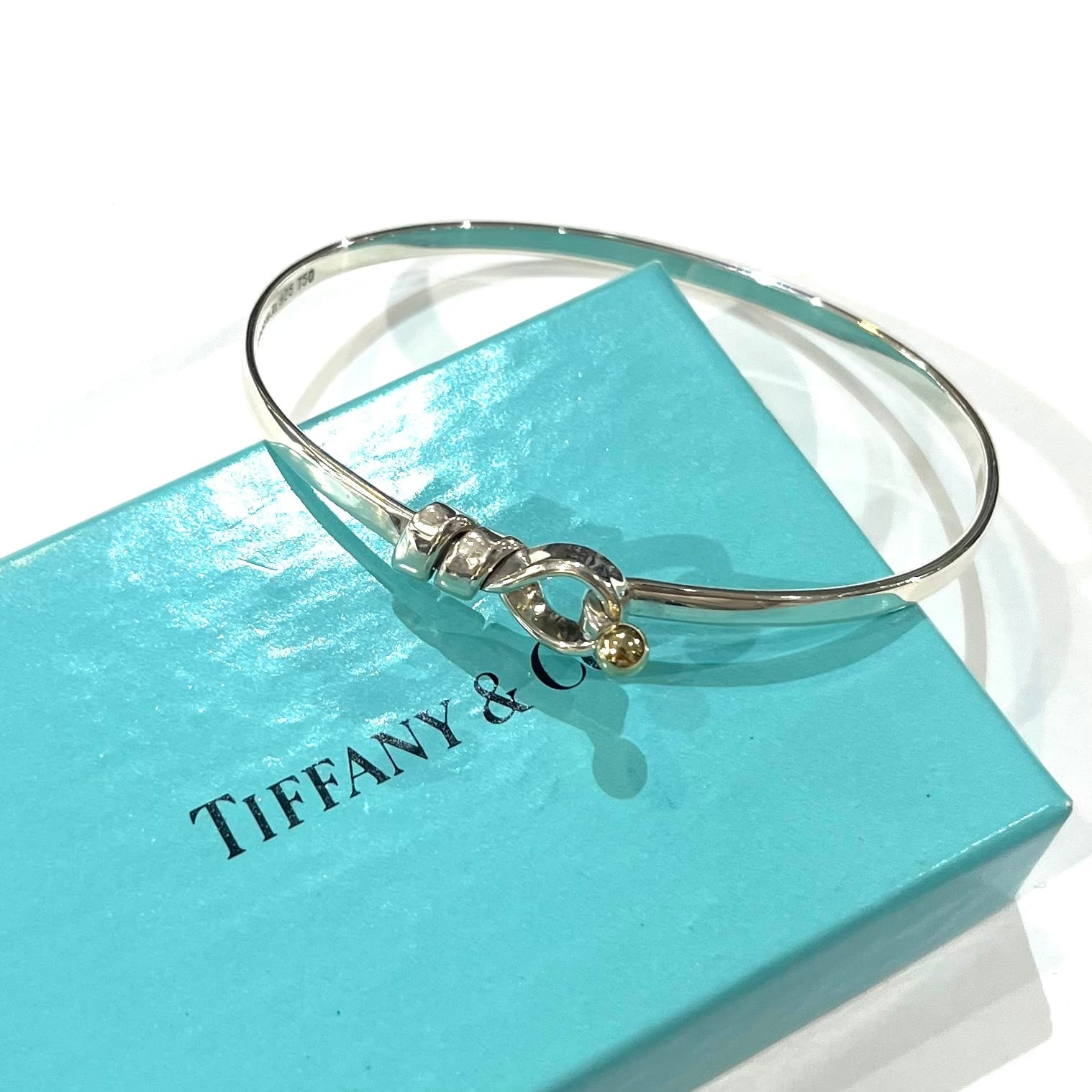TIFFANY&CO.】2464 オープン フックバングル/シルバー925×K18YG/洗練 TIFFANY&CO.】2464 オープン フックバングル/シルバー925×K18YG/洗練