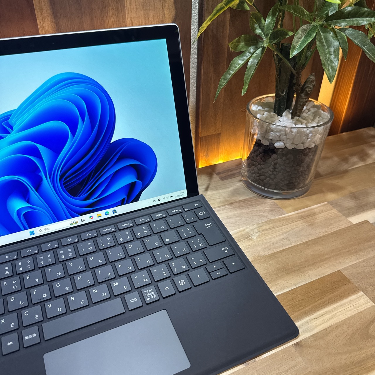 \ 公式ショップ限定価格❣️/ 準美品《LTEモデル》Surface Pro5 プラチナ 2in1 メモリ8GB SSD256GB 第7世代 ノートパソコン 安心サポート&3ヶ月保証付き