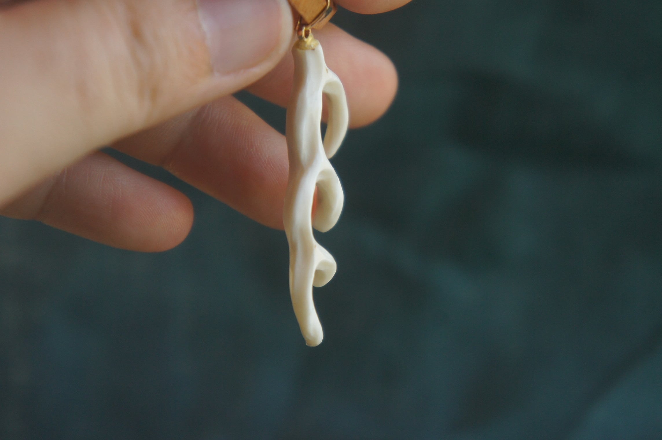 鹿角彫刻「鹿角」ネックレス 三段角・ツルツル | deer bone 