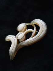 BISOU ハルユリブローチ