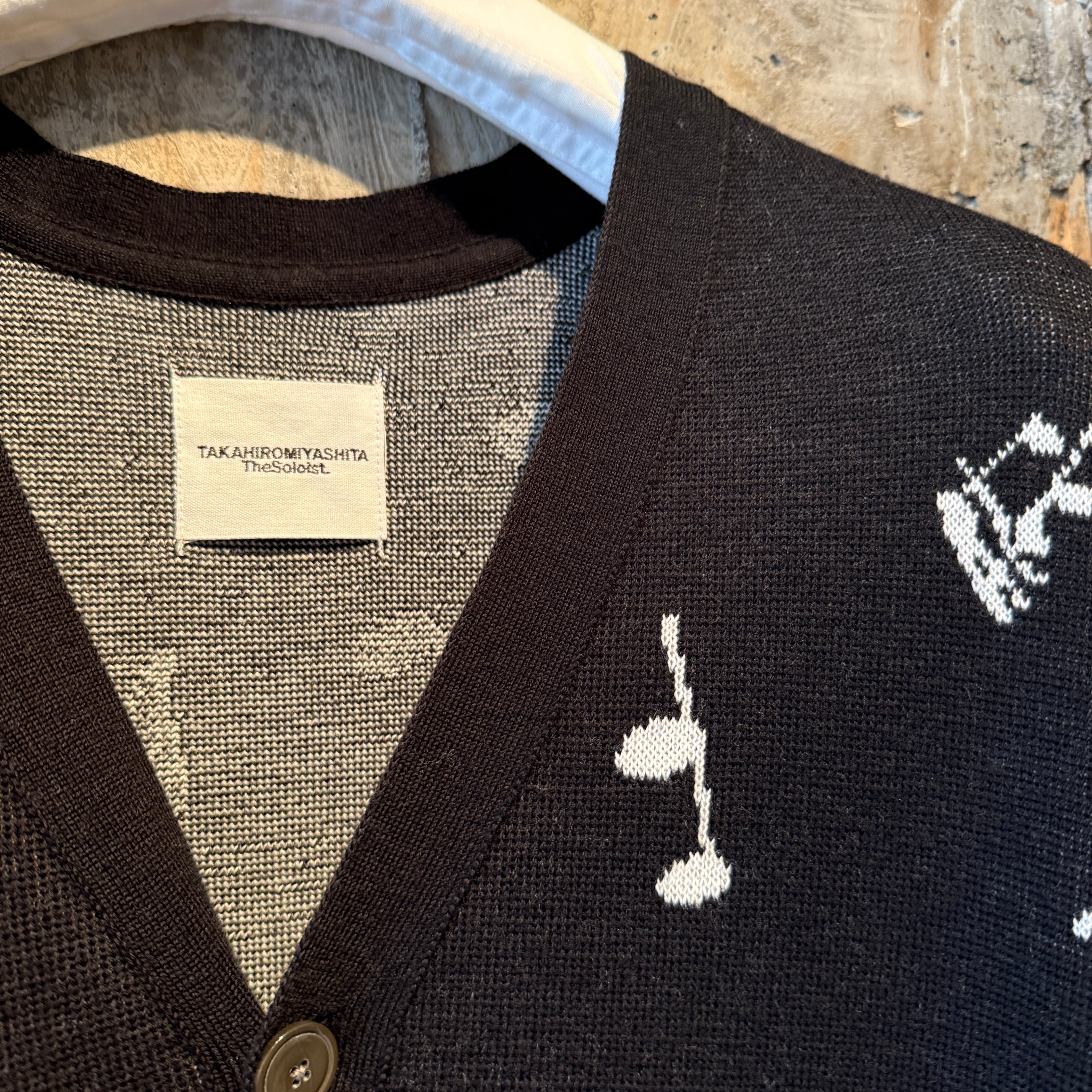ソロイスト soloist 黒いボタン付きカーディガン サイズ46 ソロイスト soloist 黒いボタン付きカーディガン サイズ46