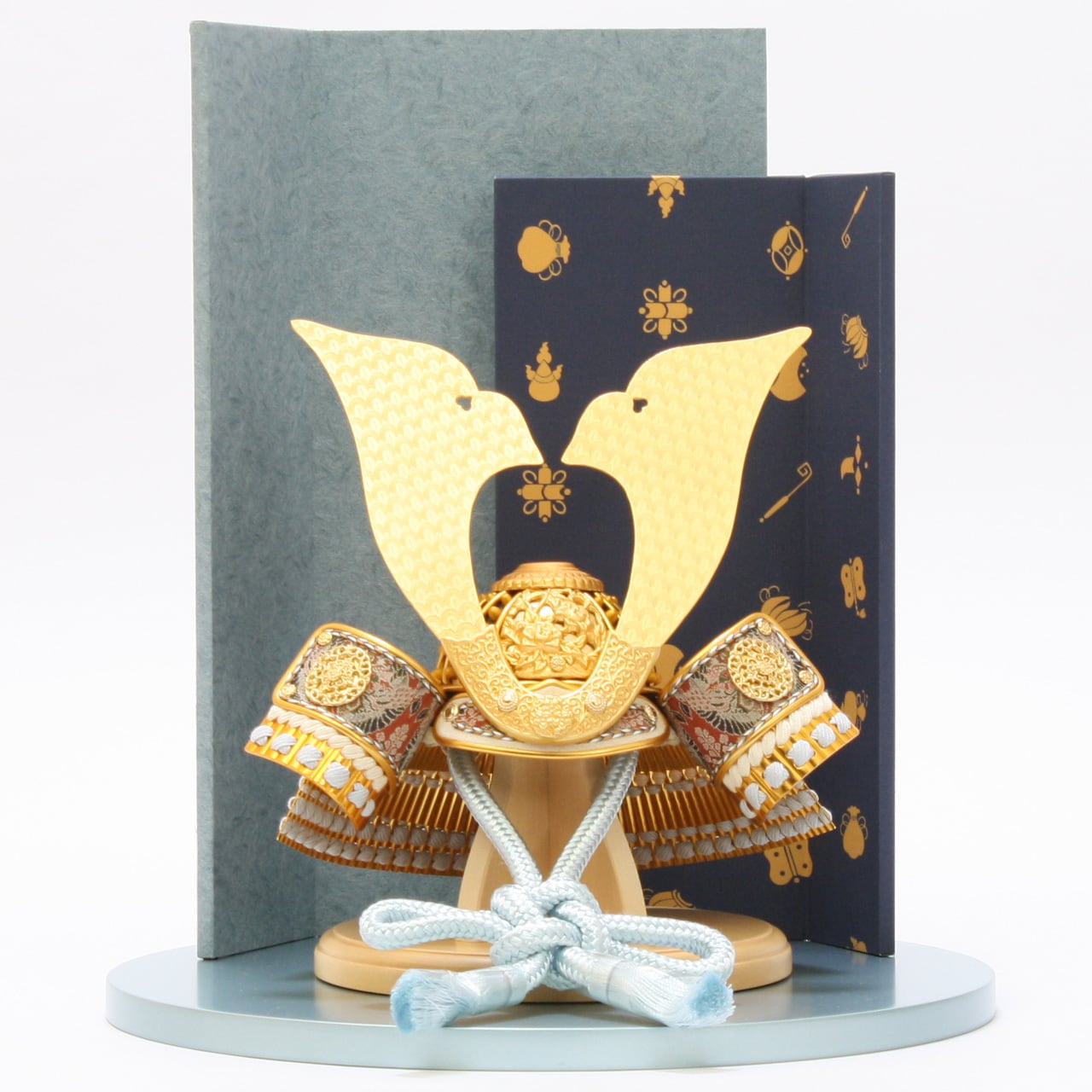 五月人形 コンパクト おしゃれ モダン インテリア プレミアム こだわり おすすめ 作家 伝統工芸士 商品名 兜飾り 0106 天賦之兜 空 520 0135 台屏風セット 宝ずくし 人形の松屋