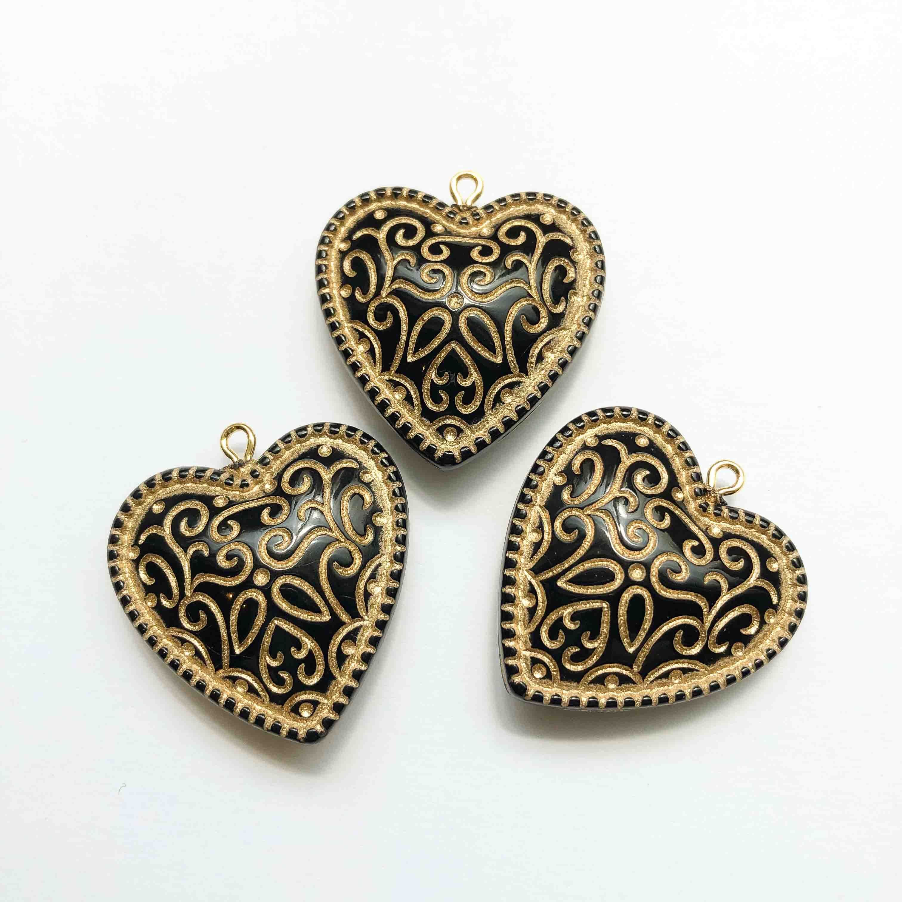 再入荷〉模様入りハートのアクリルチャーム（ゴールドライン） | Dua