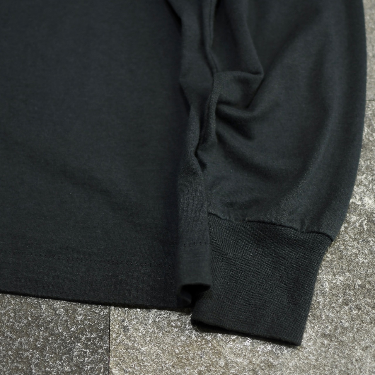 92's husky print long sleeve college tee