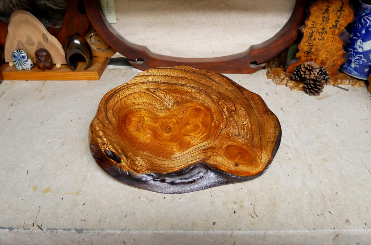 飛騨の杢工房 謹製】けやき自然木 花台・台座 (p483) | 飛騨高山・三光工堂