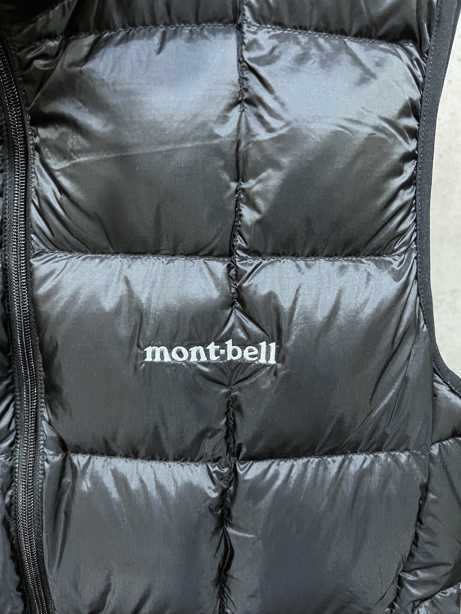 美品 モンベル スペリオダウンベスト M ブラック mont-bell 1101663