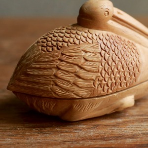 木の味わいが趣き深い、鳥の小物入れ