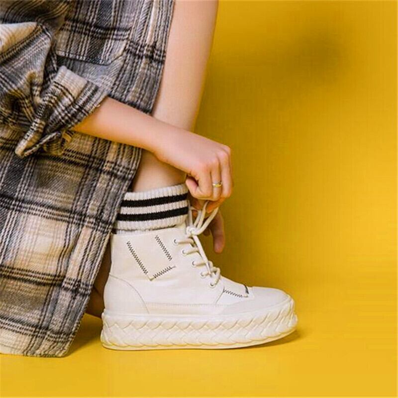 【新作】【送料無料】 厚底の女性のクロスレースフラットヒールブーツブラックベージュ織りフラットヒールブーツ冬のレディースファッションブーツの増加 靴 シューズ ウィンター 冬物 10b315146976151