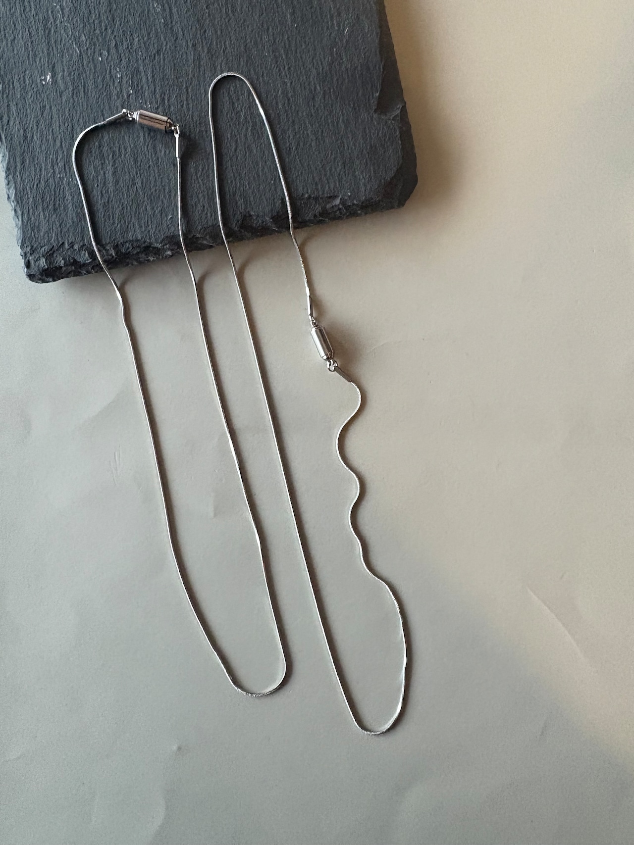 マグネットスネークチェーンネックレス