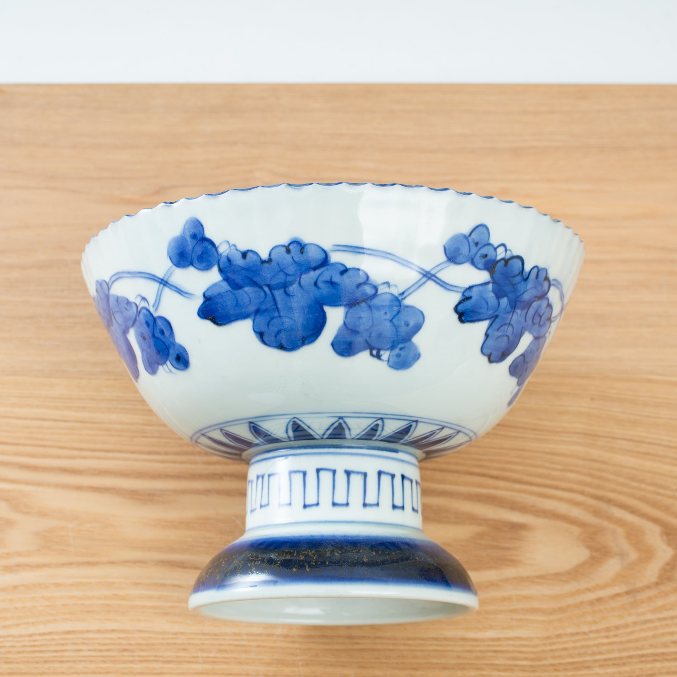 ✨週末限定値下げ✨骨董品✨ 古伊万里 染付 山水文 盃洗 伊万里染付 山水 縞文様 輪花 葡萄 盃洗 高足 足付鉢 菓子器