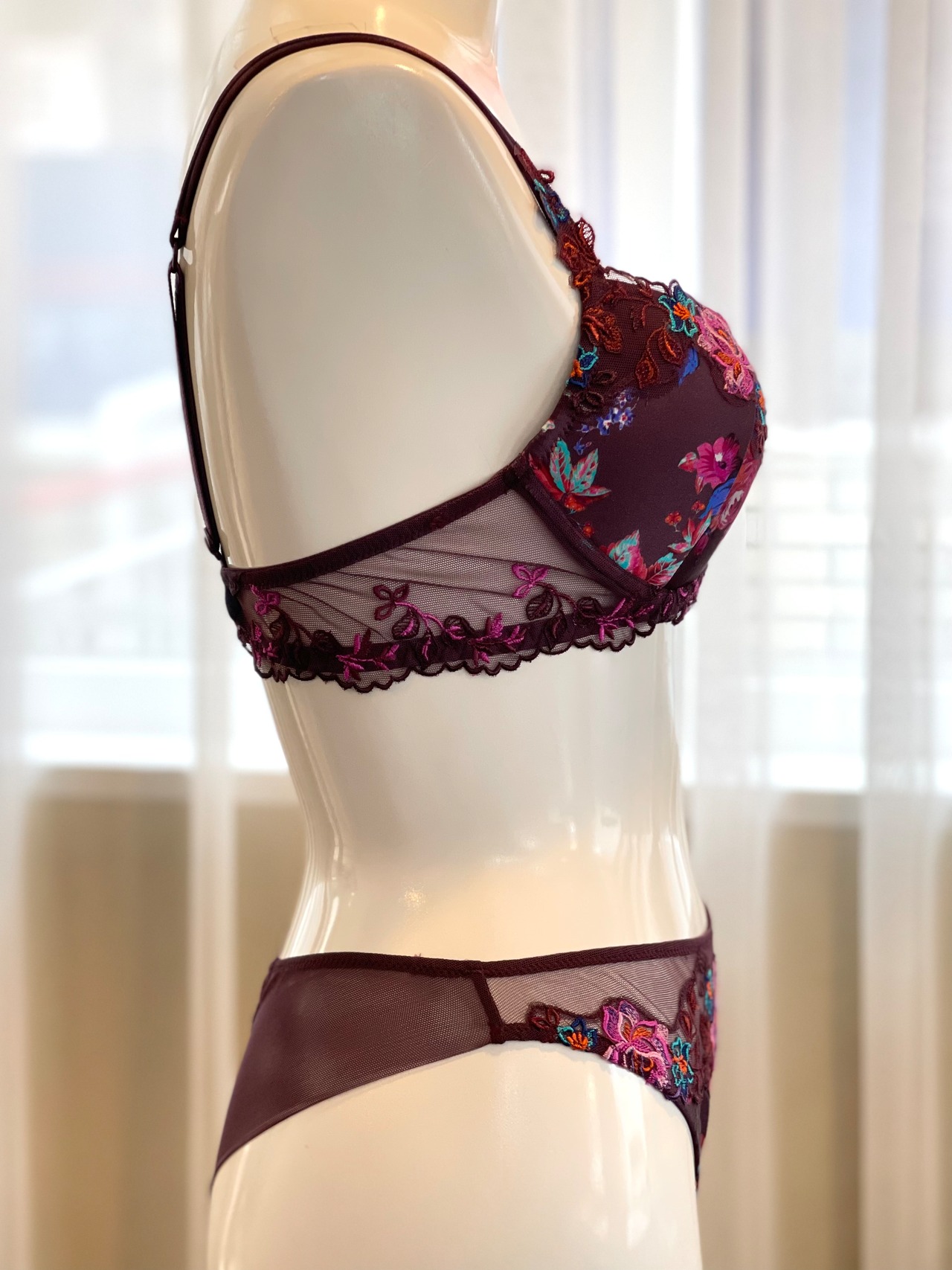 ペタルコンフェッション　モールドカップブラジャー　３２B、３２C、 サイズリズシャルメル