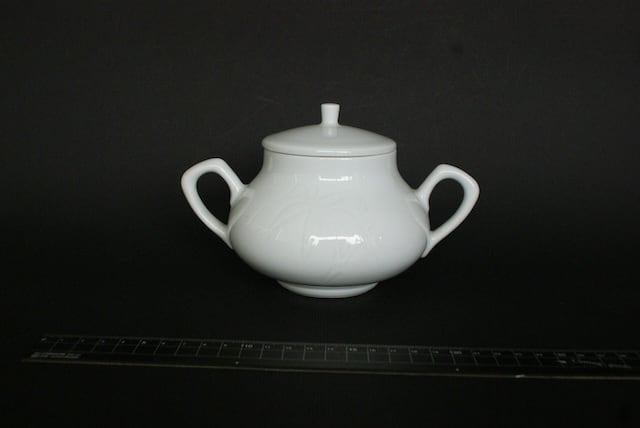 井上萬二作 香炉 白磁笹彫文(Incense burner/White porcelain by Inoue