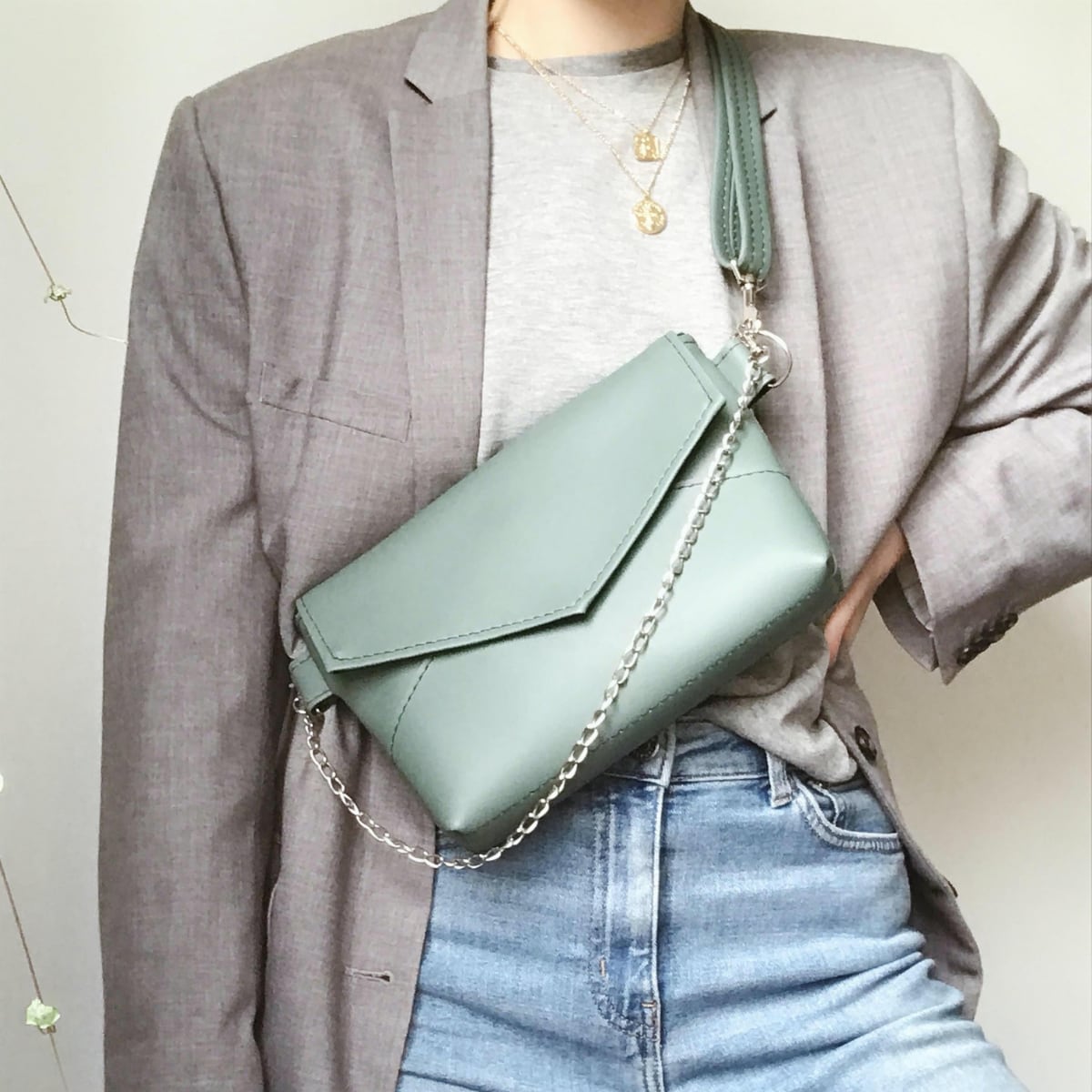 SUGULOVAS Envelope Chain Bag - Green