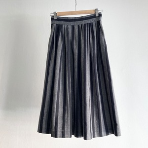 Monotone Stripe Skirt