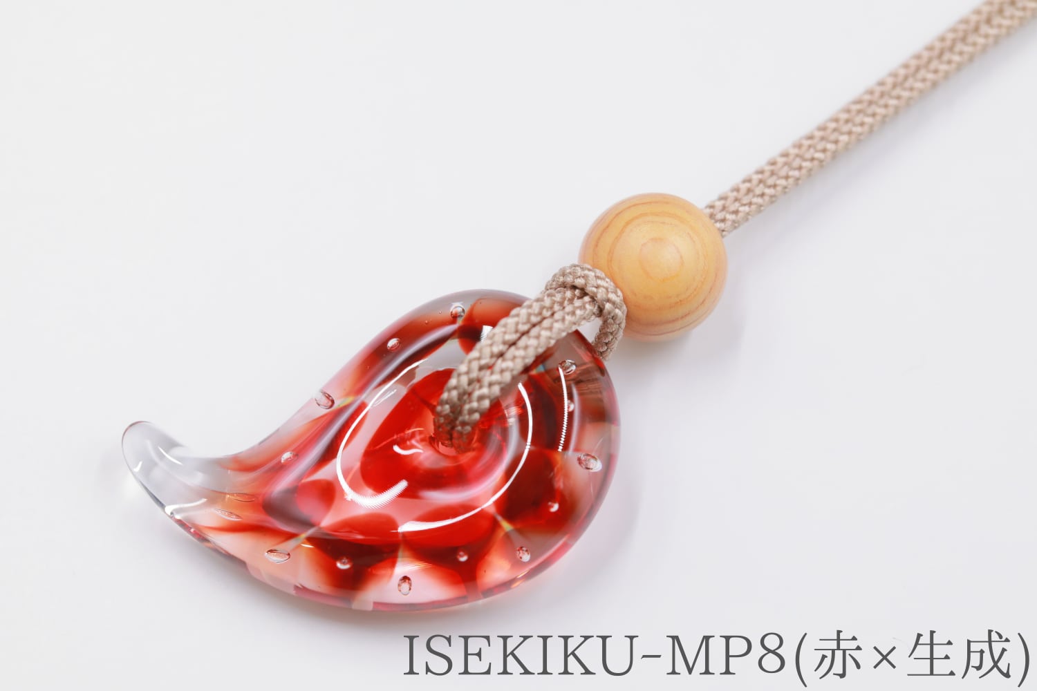 伊勢勾玉と伊勢檜のペンダント | 伊勢 菊一【 オンラインショップ 】