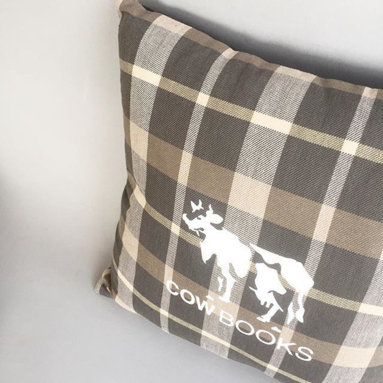 COWBOOKS / READING CUSHION / BROWN CHECK / カウブックス / リーディングクッション / ブラウンチェック