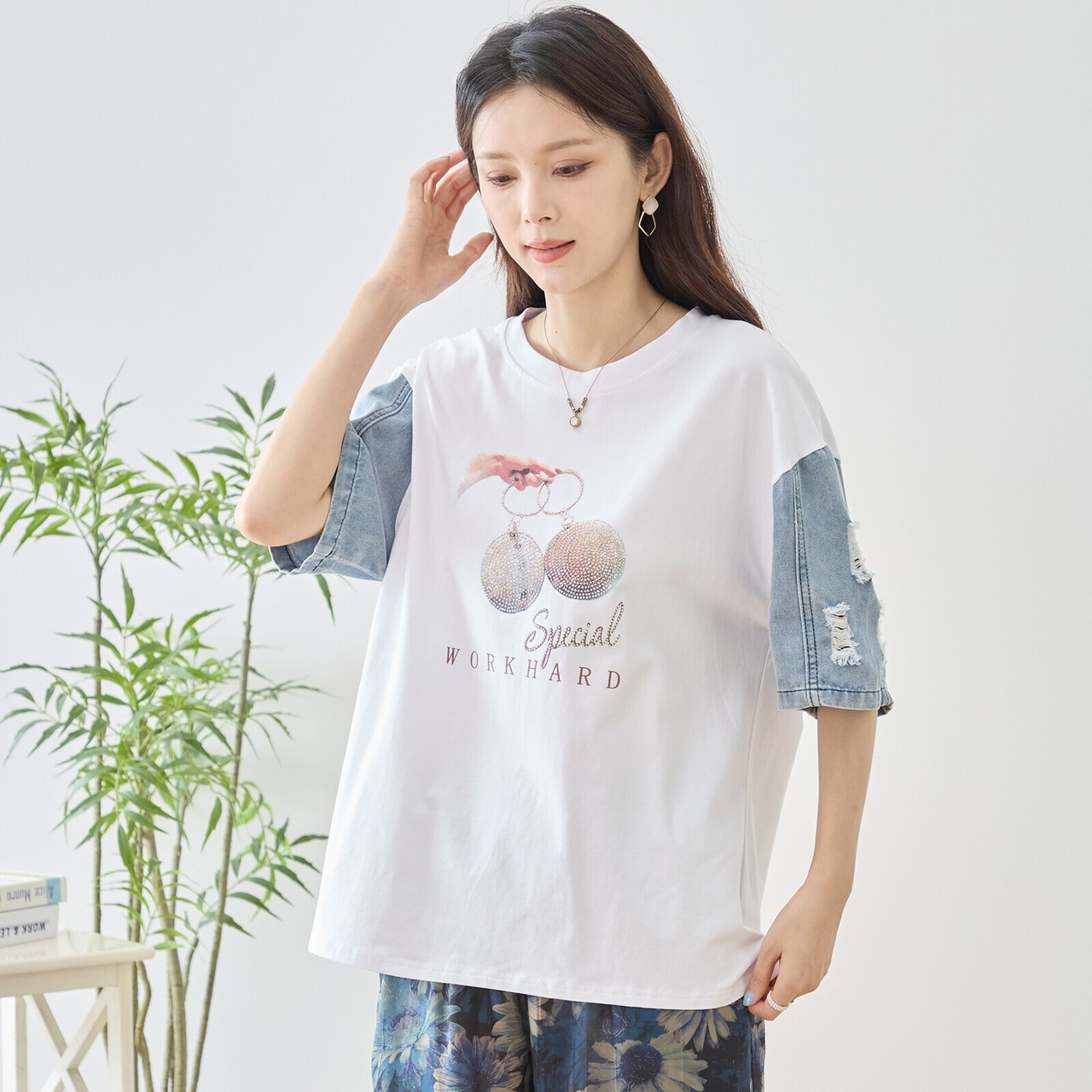 TRUBE スパンコールデコプリントデニム袖Tシャツ【M~L】ホワイト