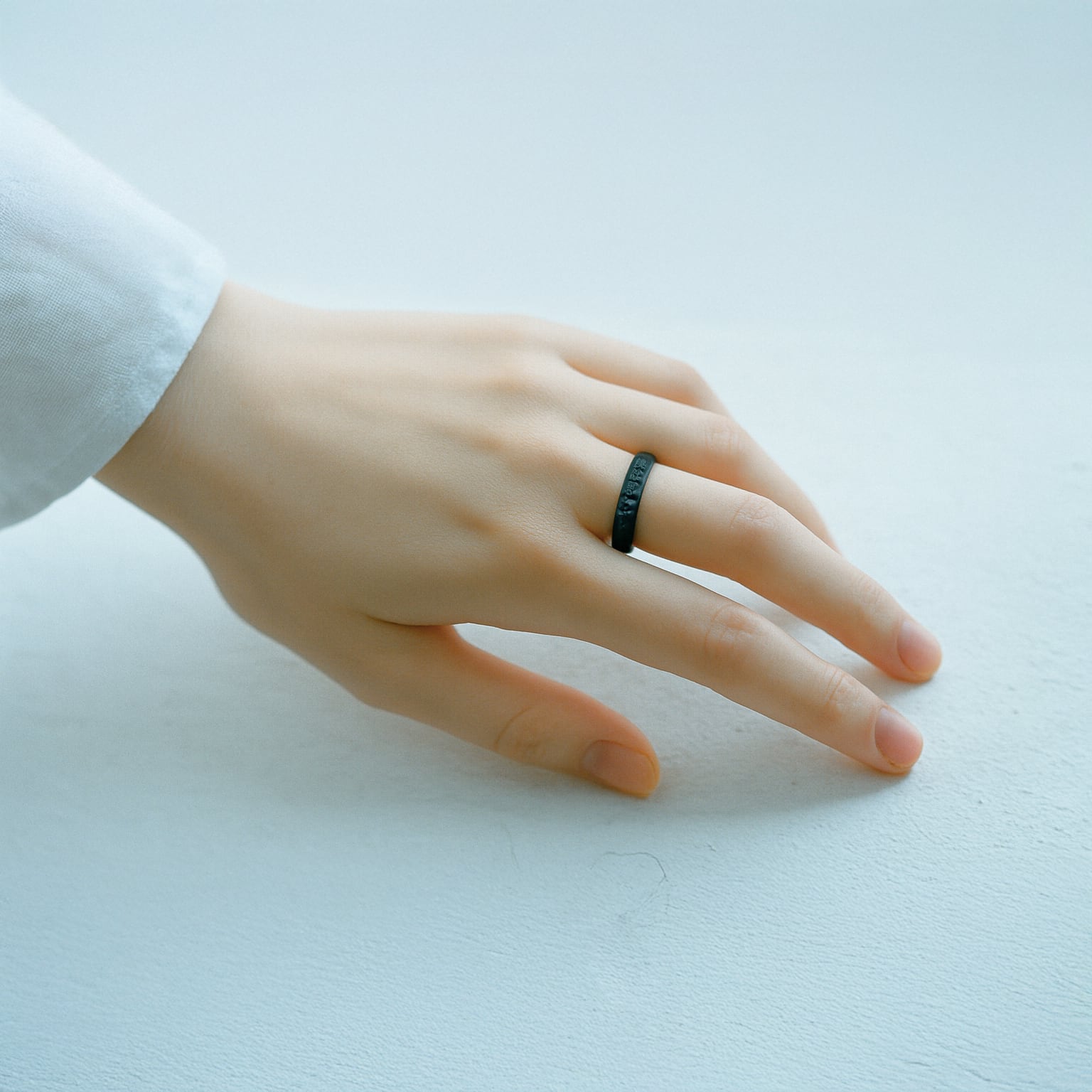 Archive：詩の指輪 / 谷川俊太郎「二十億光年の孤独」【焼付塗装