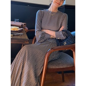 ジオメトリック柄 プリーツ ワンピース W01420