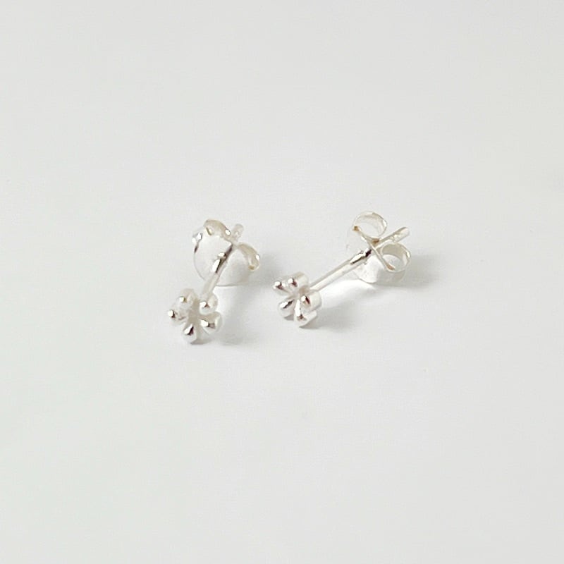 ミニミニフラワー スタッド ピアス