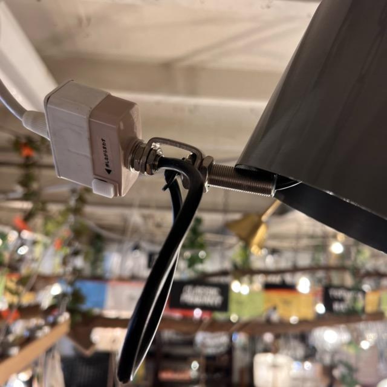 コンプトンランプ　ハンマートングレイ　メッシュ　インダストリアル