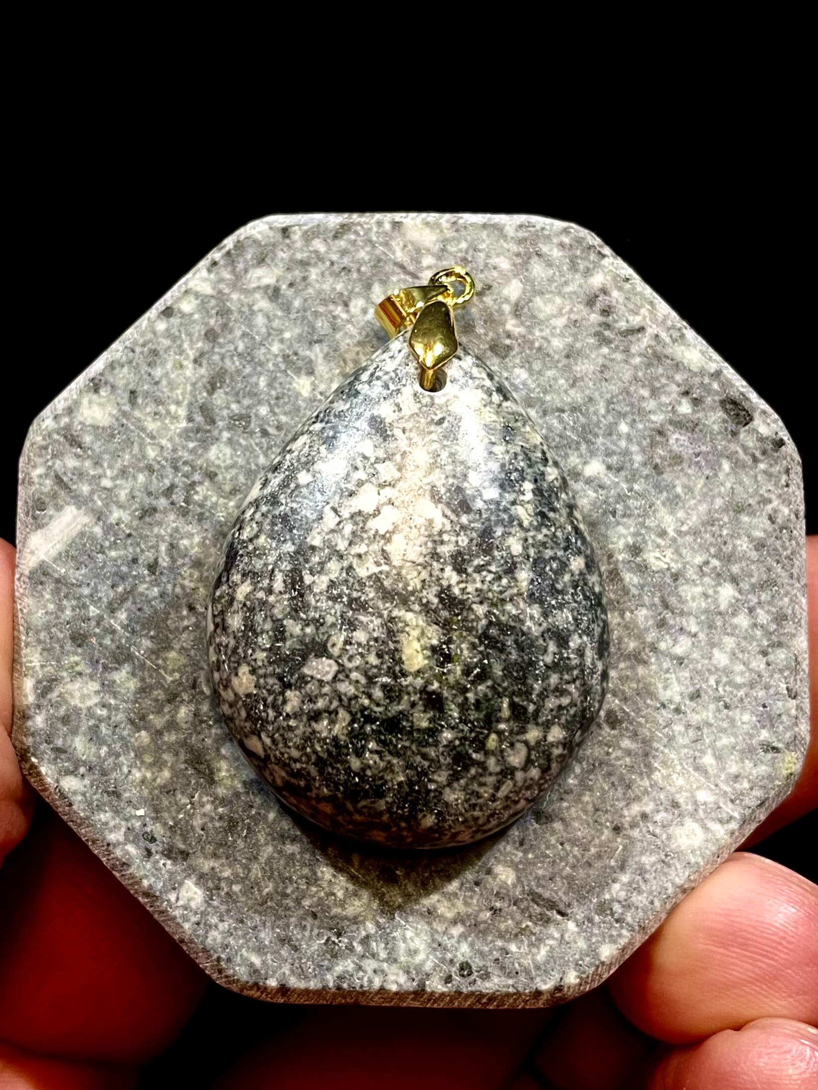 1) 霊石「遠野の石」雫型ペンダントL(ハンドメイド) | レムリアの太陽