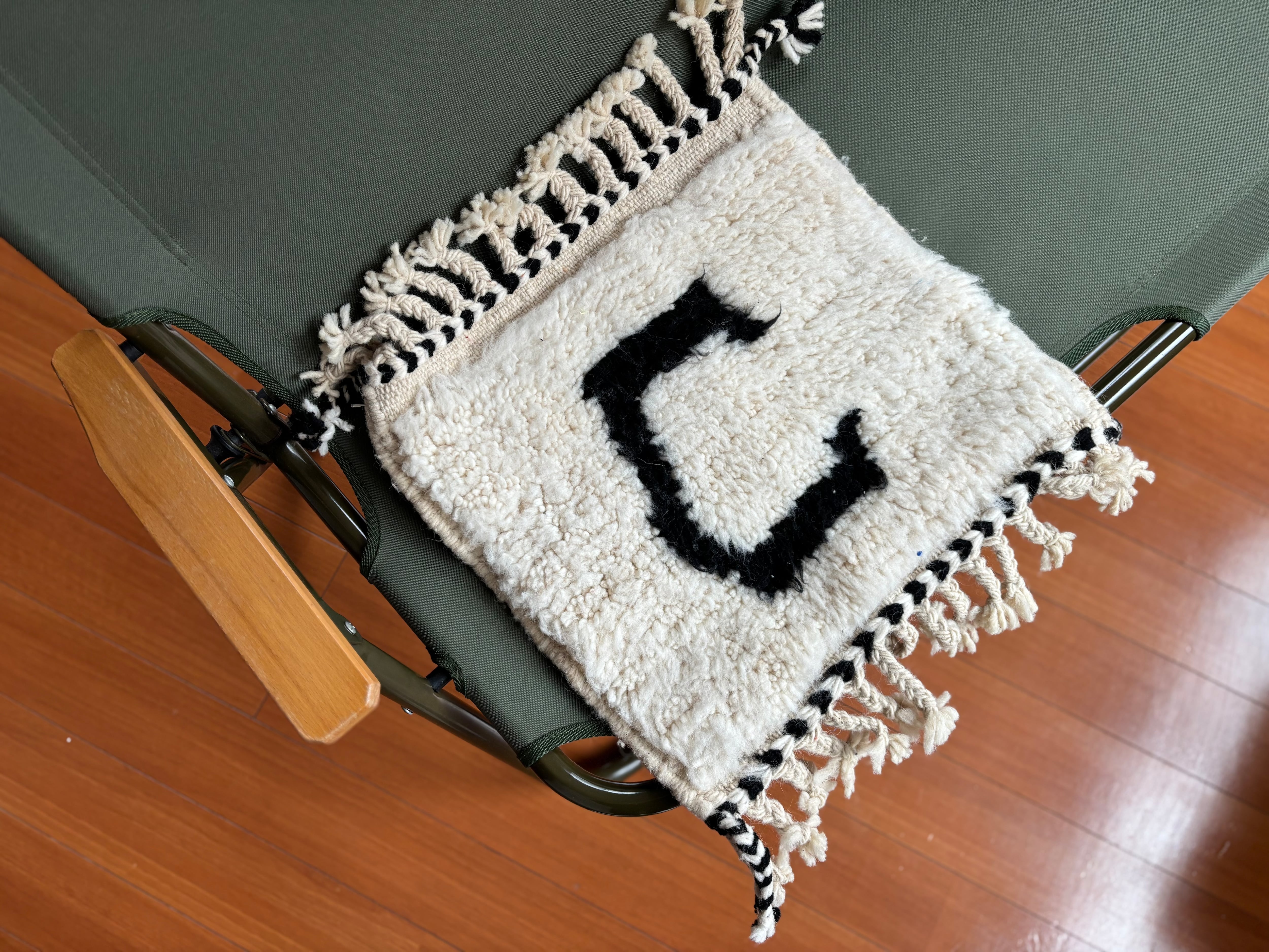 ベニワレン ミニイニシャルラグ Beniouarain Rug【C】 | RUG the