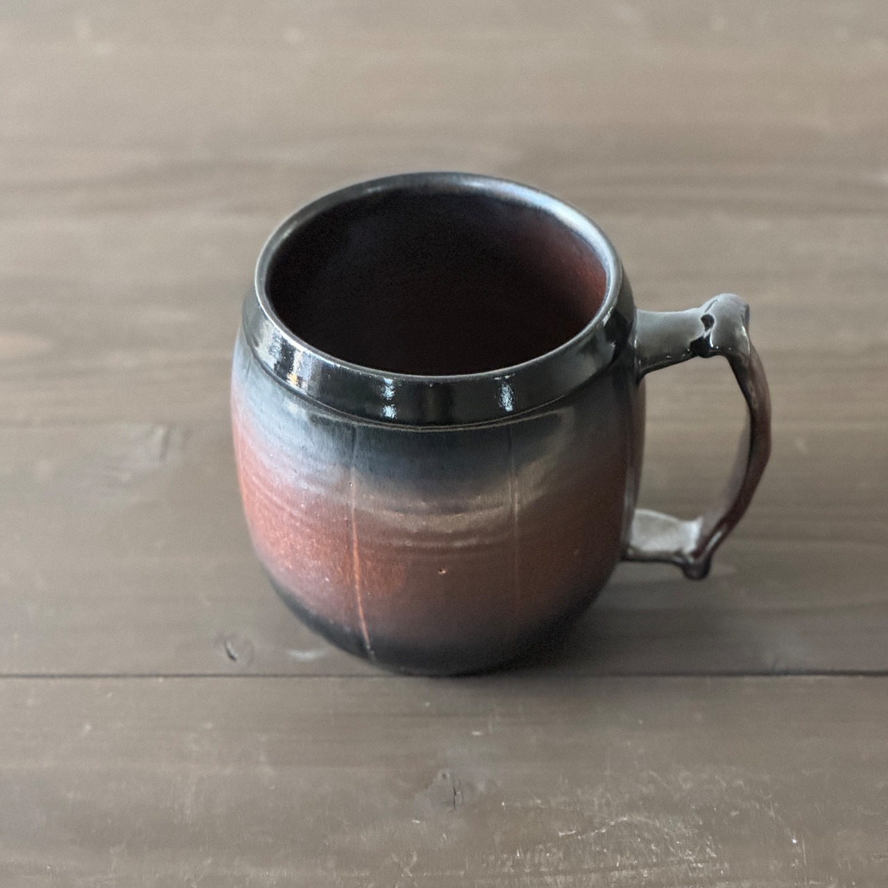 豪快に飲める！１Lの萩焼メガジョッキ