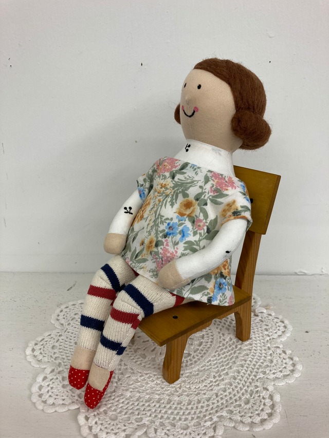 sokko doll   sitting