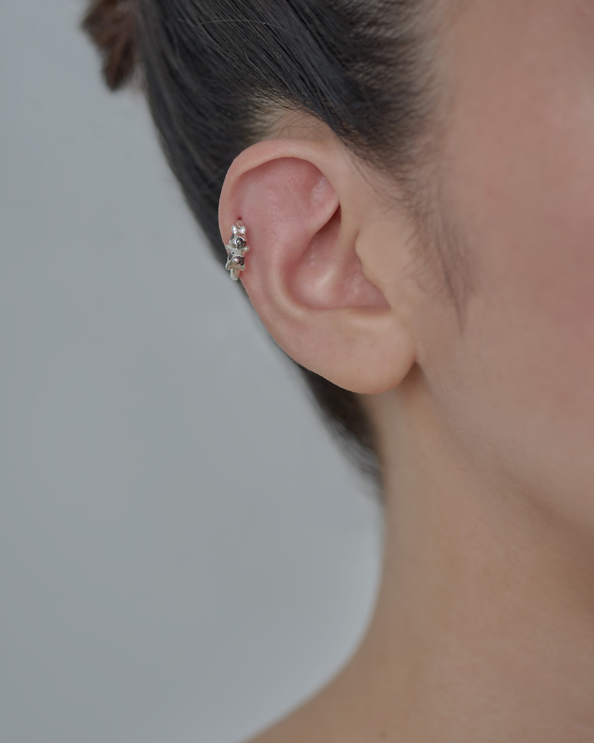 うさぎ ® clicker earring M silver925 プレーン/ダルメシアン | LANIE