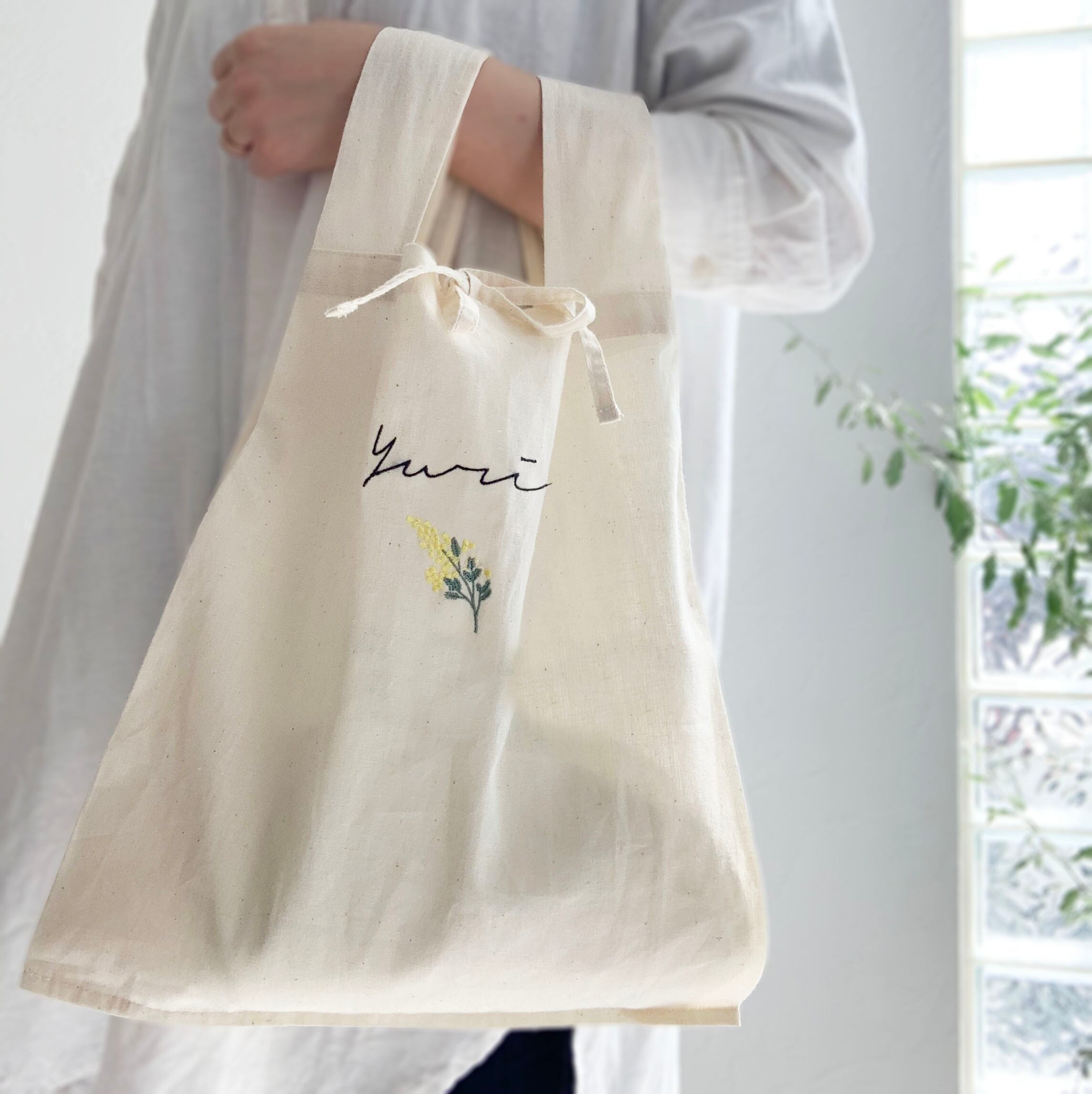 名入れ】ミモザ刺繍 コットンバッグ （ナチュラル） | 刺繍屋 emeco