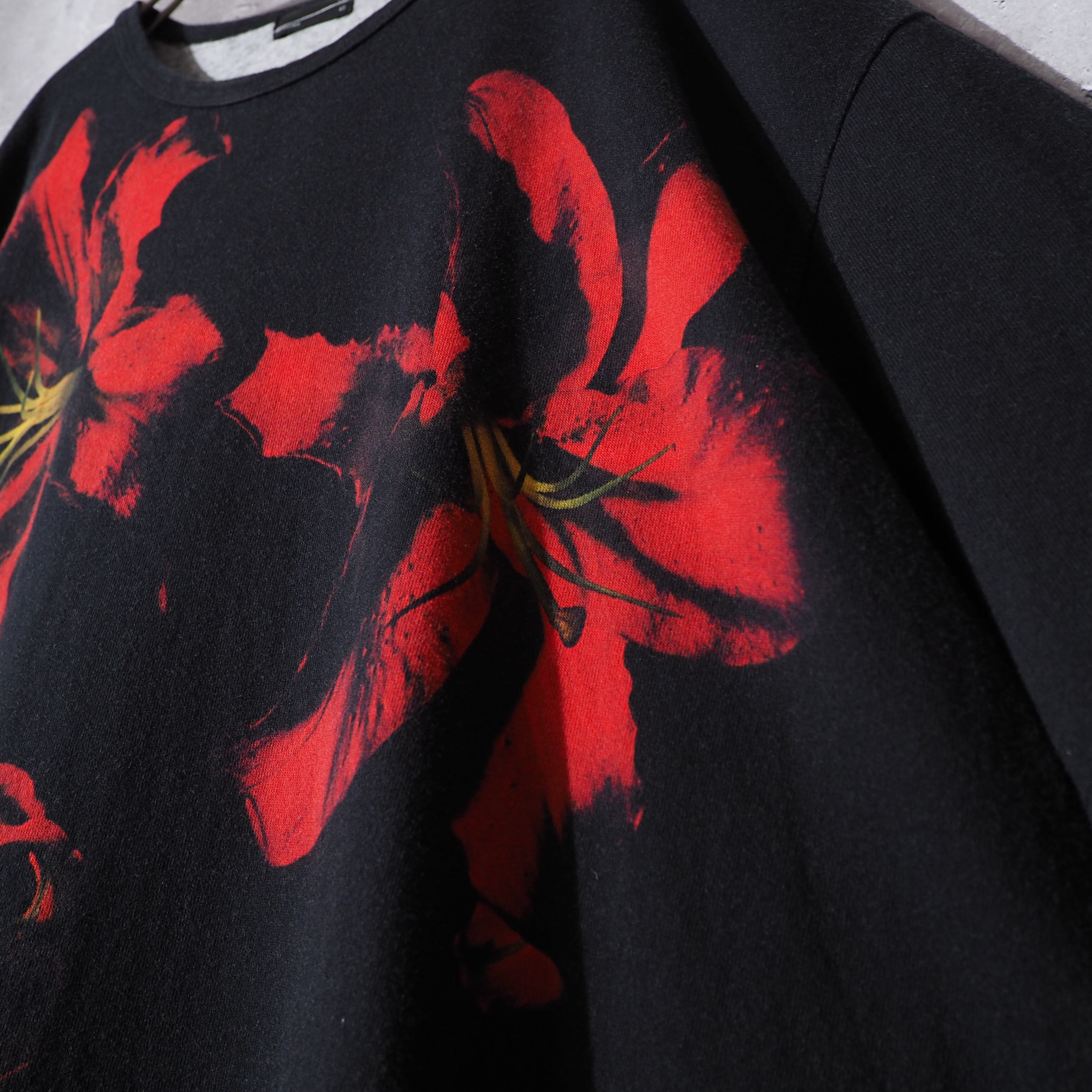 ” LAD MUSICIAN ” red lily painted loose black Tee