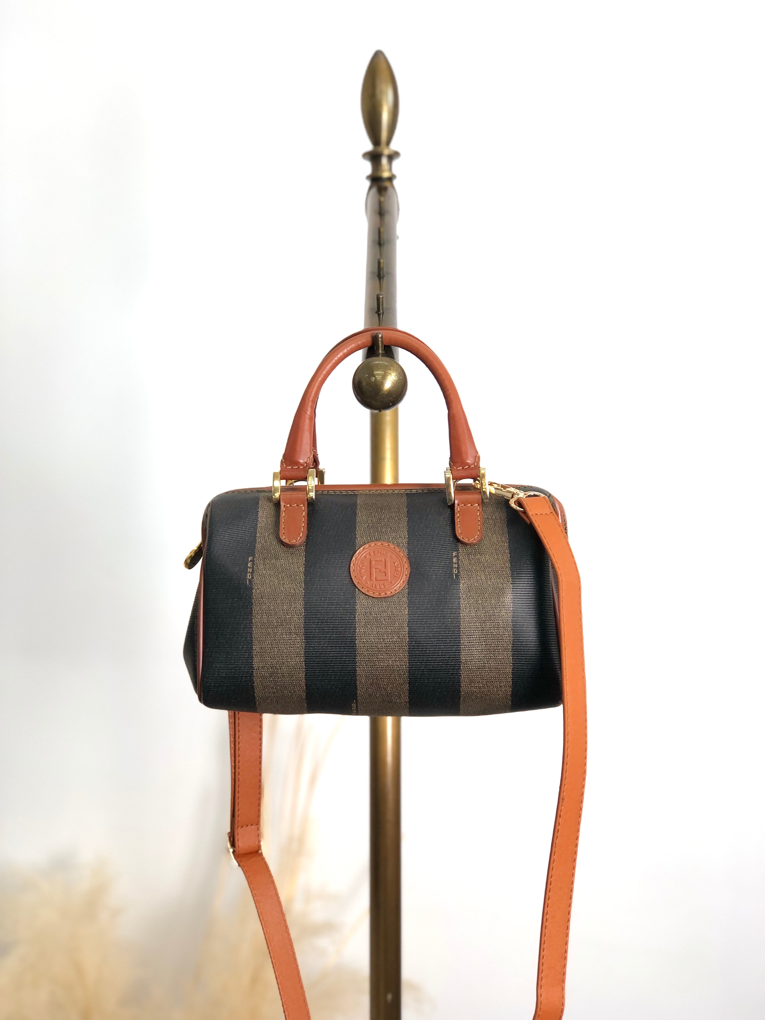 フェンディ レザー ヴィンテージハンドバッグ ブラウン FENDI フェンディ ショルダーバッグ ブラック レザー ミニ