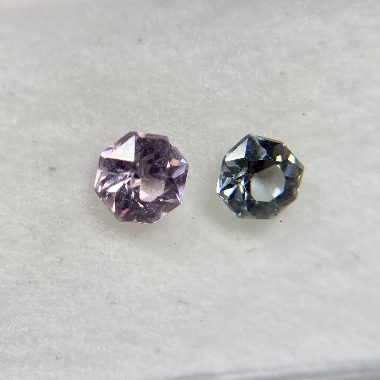 お花みたいなスピネル 約4.0mm-4.5mm 2点セット No.17