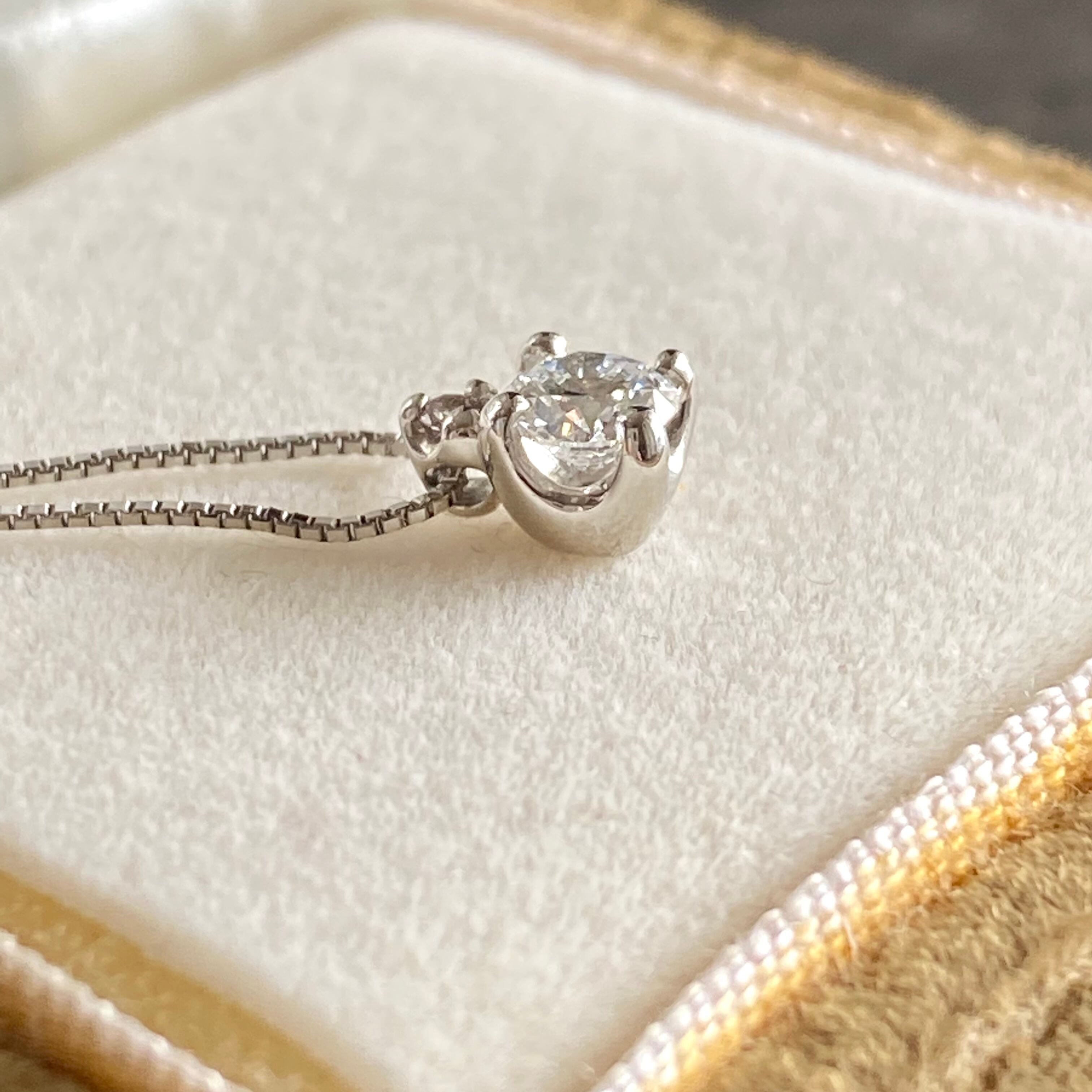 三日月型 天然ダイヤモンド ネックレス ピンクダイヤ入り 鑑別書付き 69 以上節約