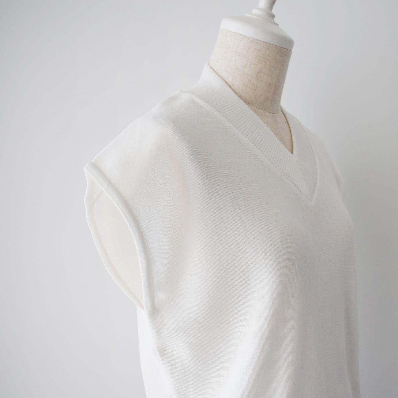 フレンチスリーブVネックニット：黒［NT43FSBK］ | skep-online shop