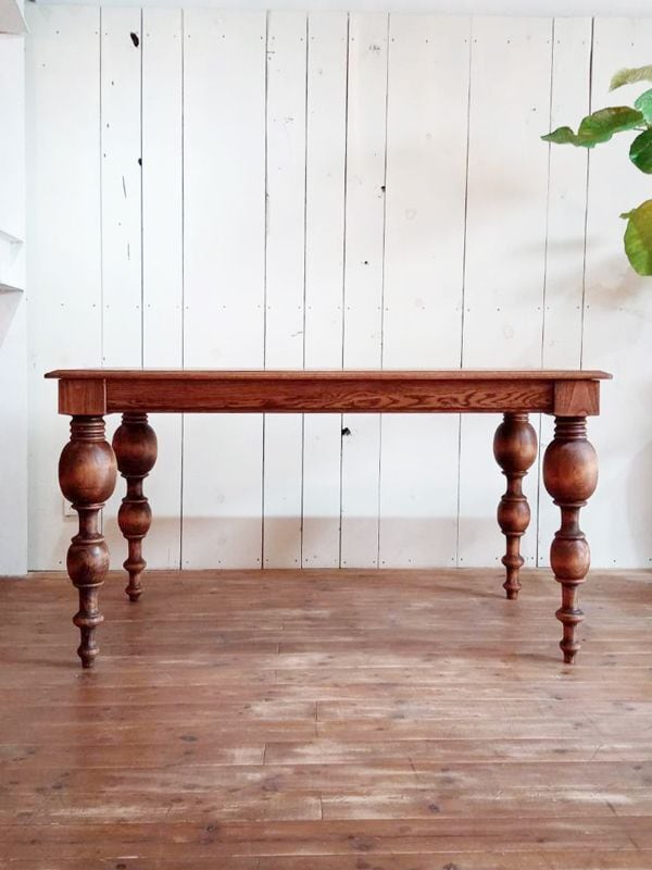 オーク材ターンドレッグダイニングテーブル “極太ろくろ脚